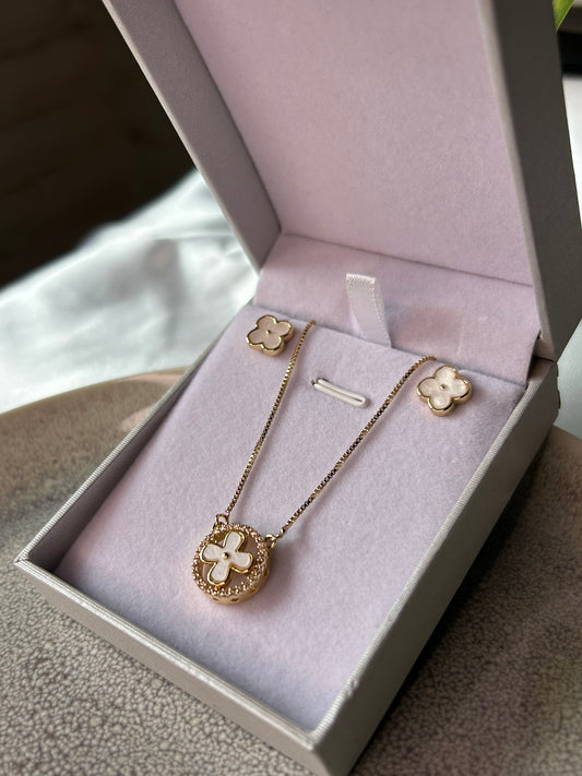 Conjunto Flor estilo VC dorado