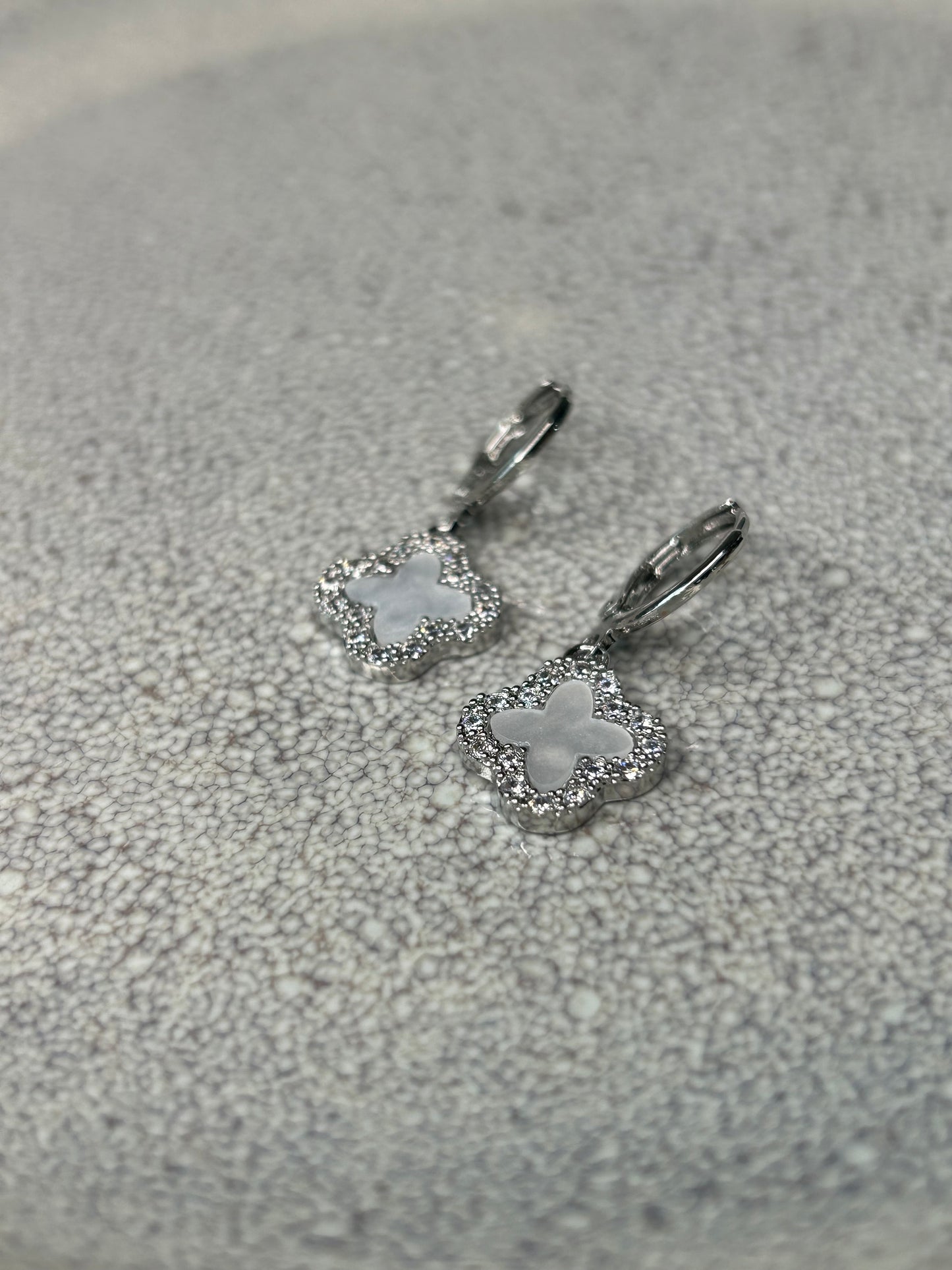 Aros flor estilo VC blanco