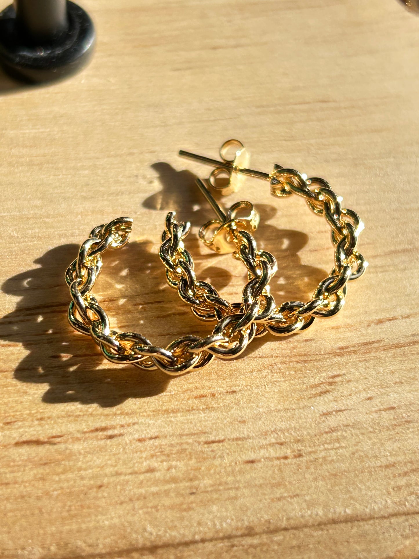 Aros torzados medianos oro