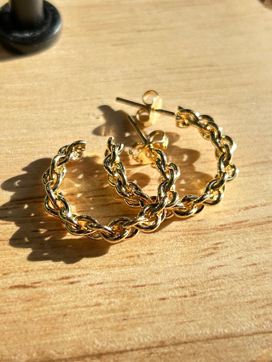 Aros torzados medianos oro