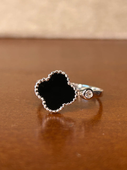 Anillo flor resina negro