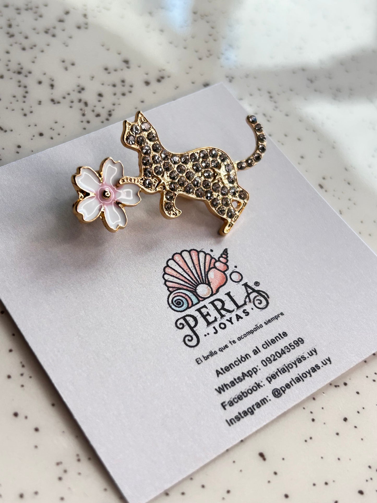 Prendedor gato y flor