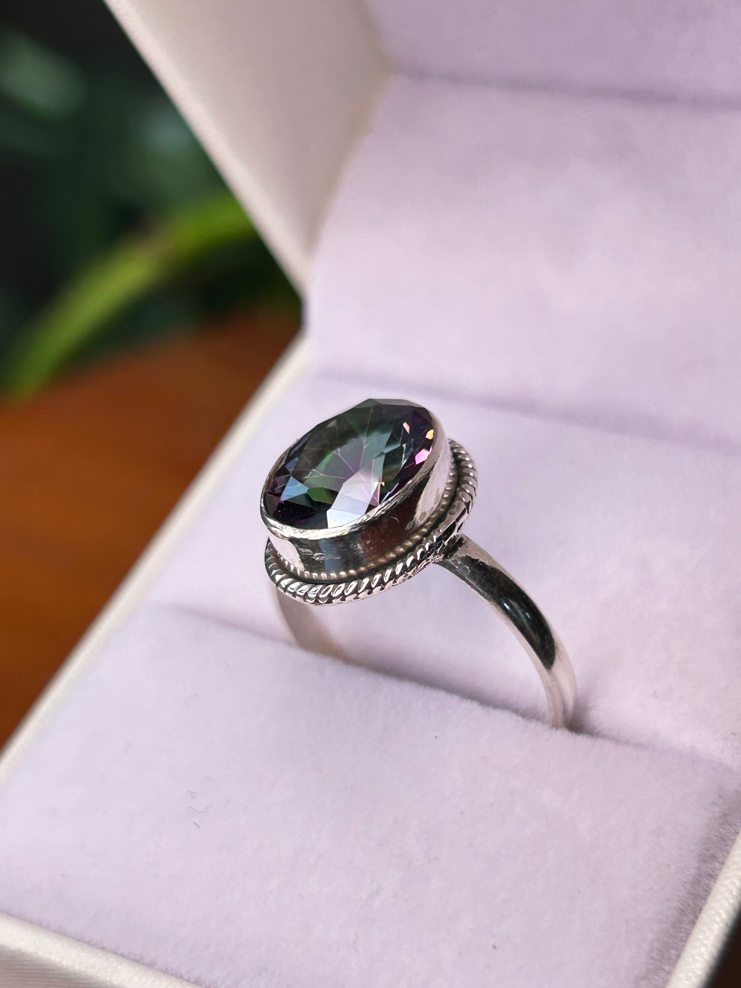 Anillo topacio místico