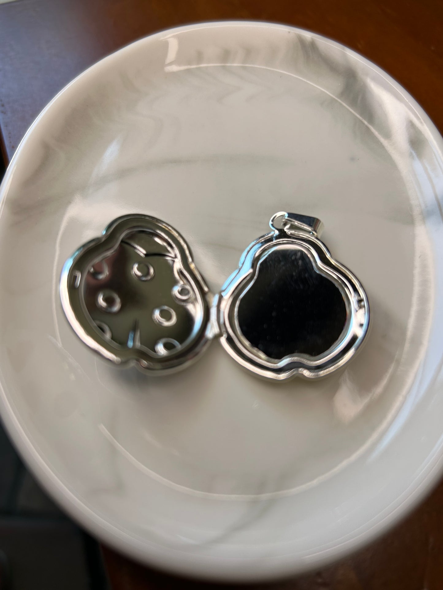 Dije grande mariquita relicario