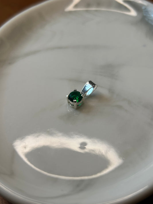 Dije piedra verde