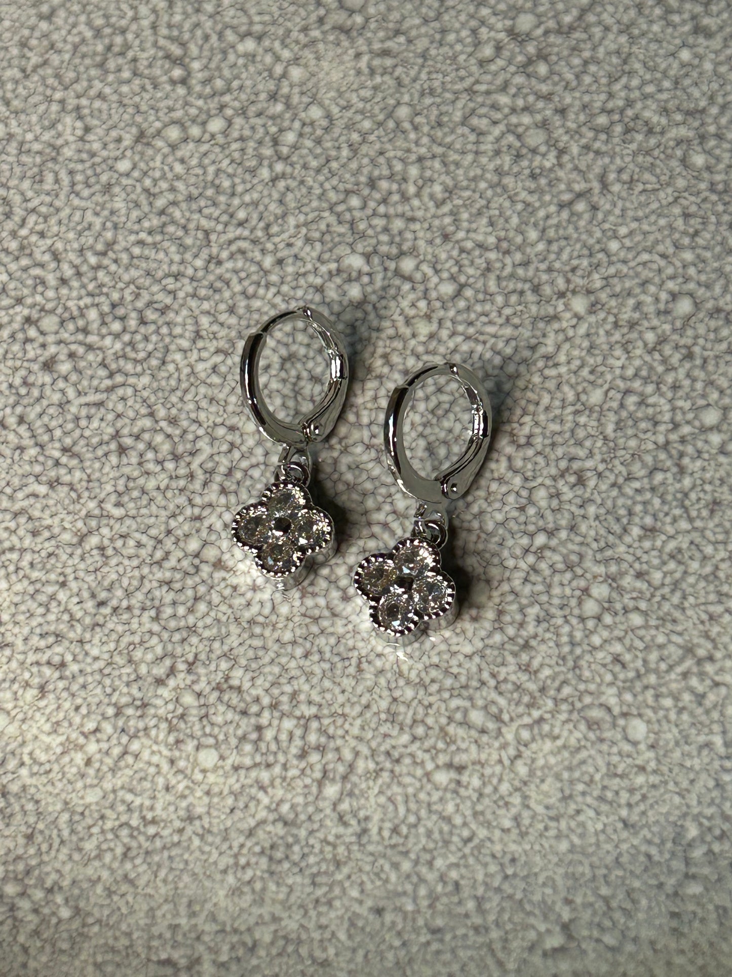 Aros Flor 4 circonias estilo VC