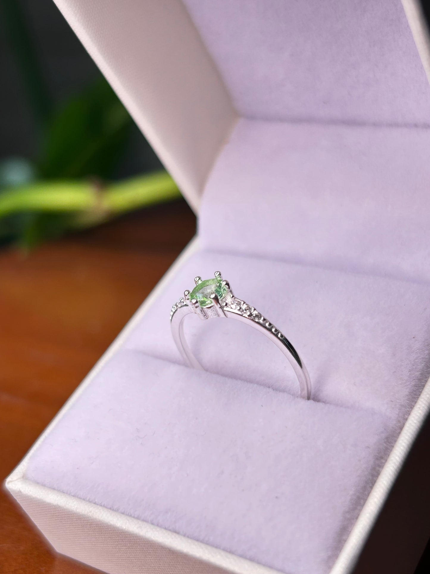 Anillo solitario verde