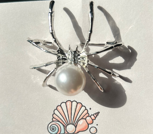Prendedor araña perla