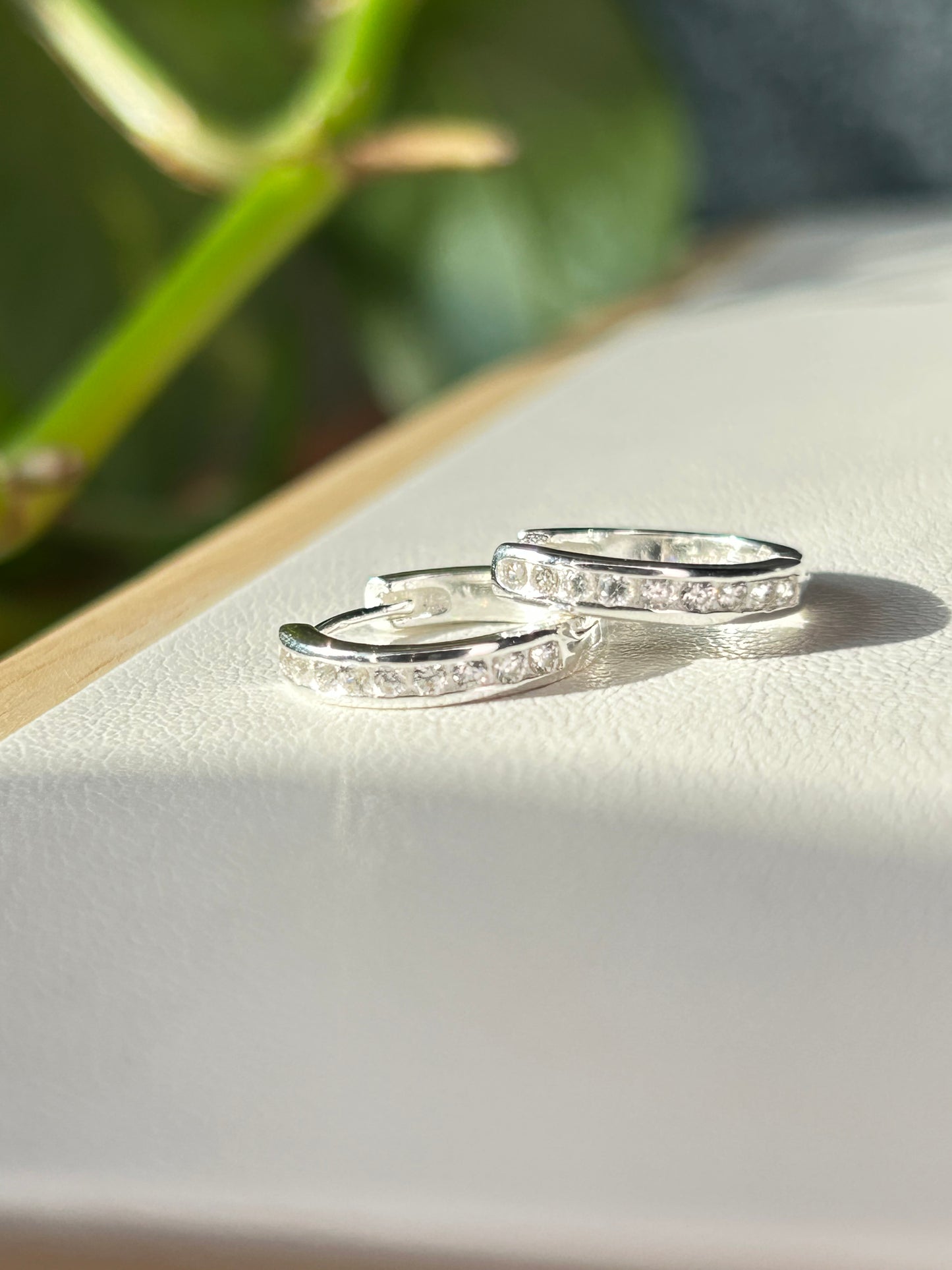 Aros Huggies con circonias simple