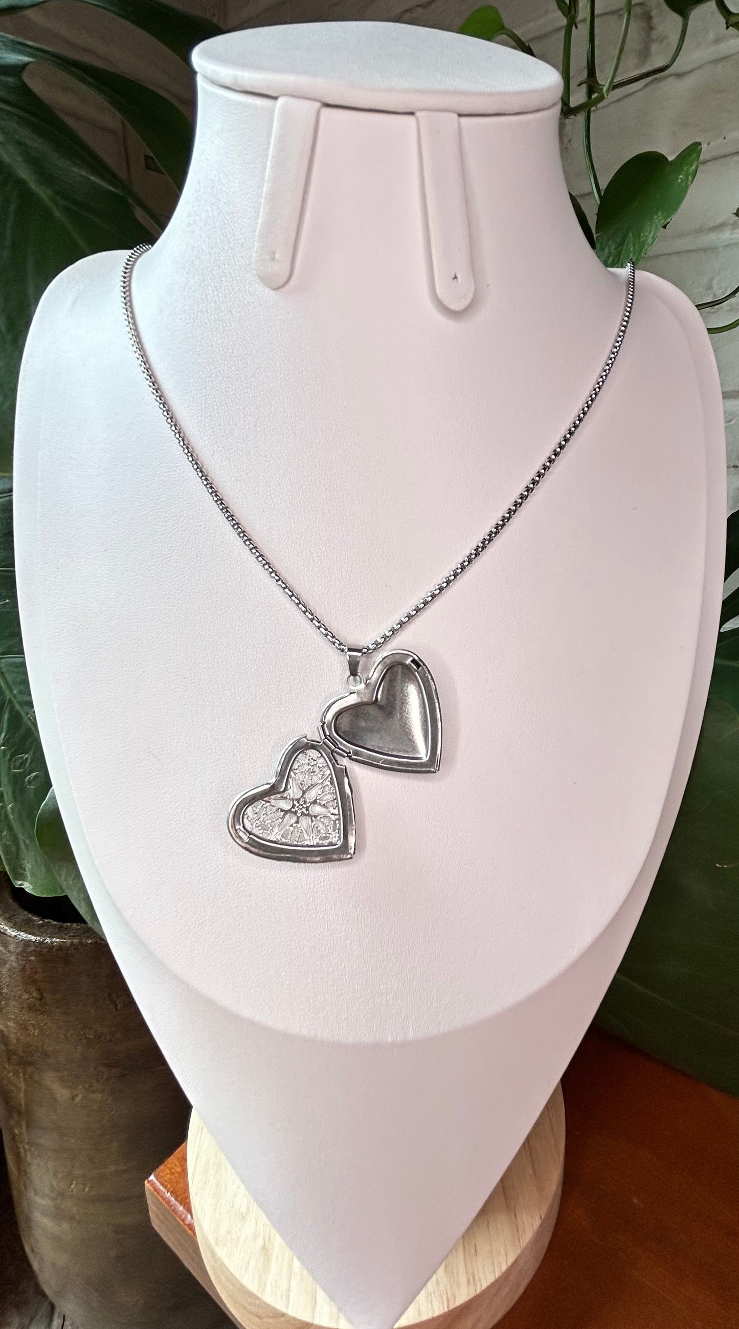 Collar Relicario dije corazón