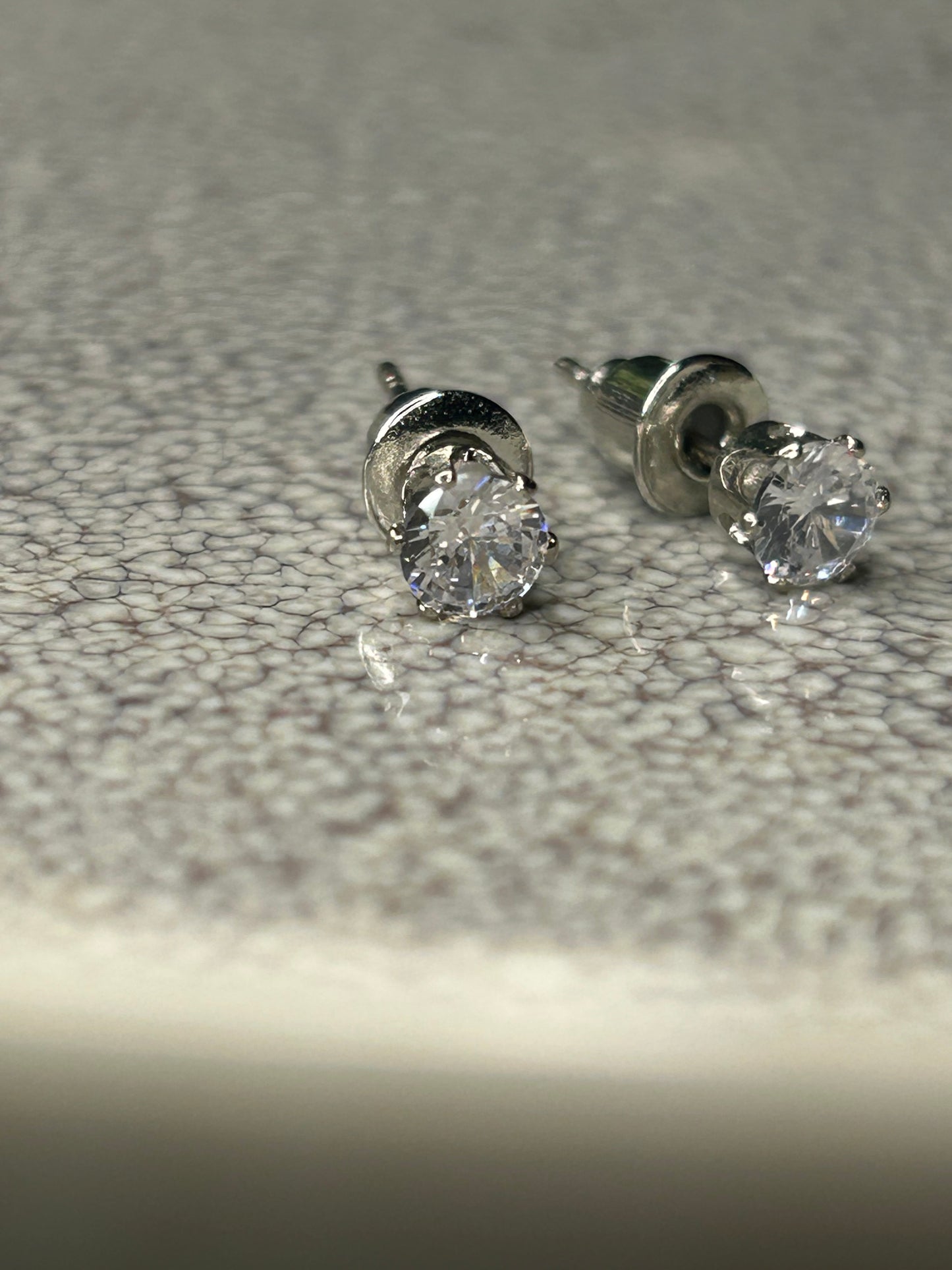 Caravanas mini punto luz en plateadas