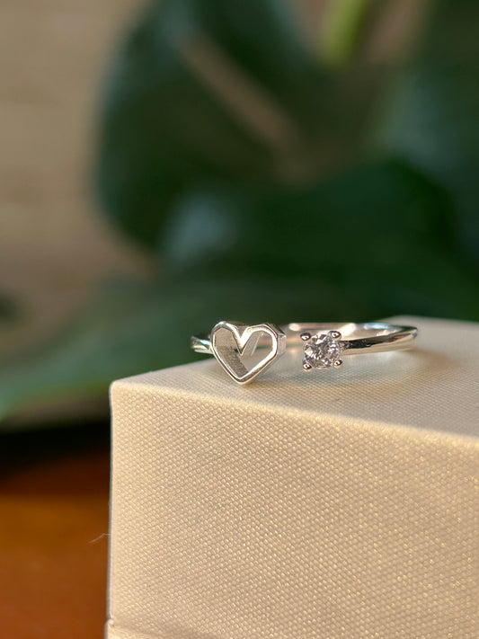 Anillo corazón y circonia