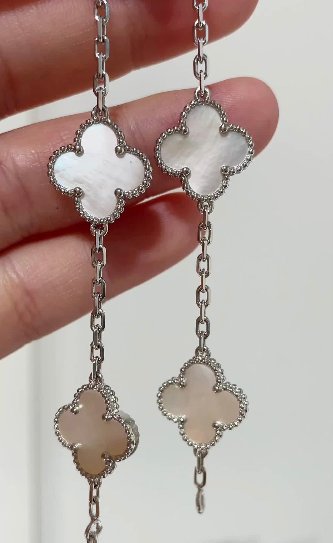 Collar flores blancas plateado