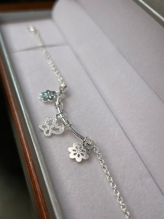 Pulsera semi rígida 3 dijes