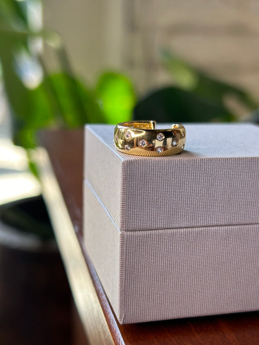 Ear cuff dorado puntos de luz