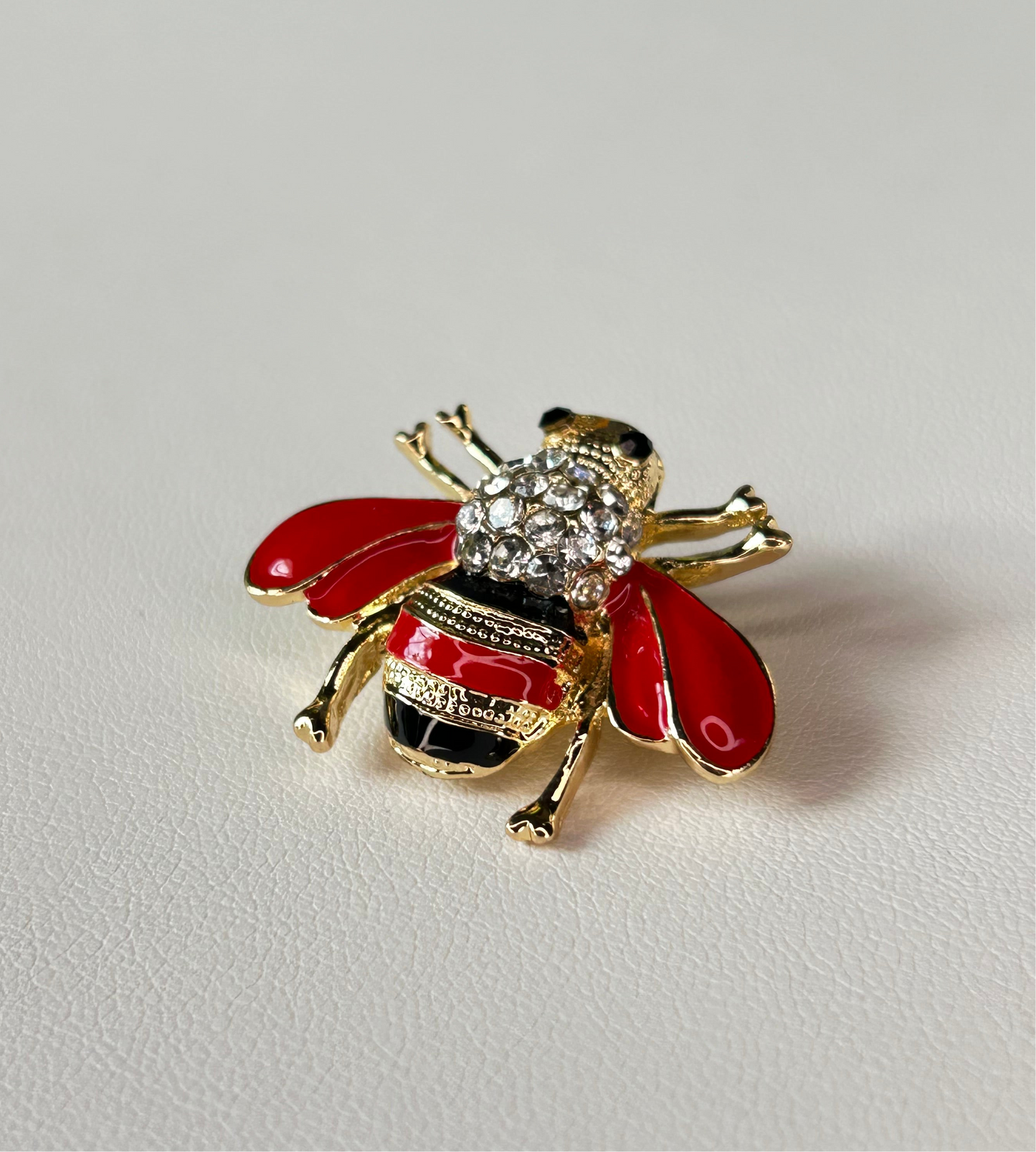 Prendedor abejita red