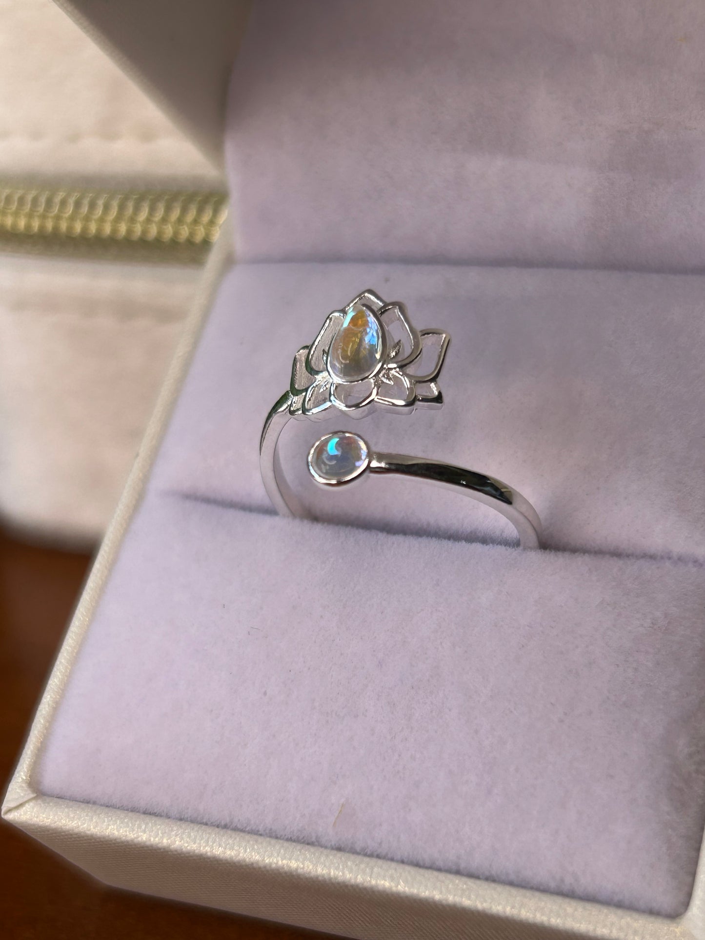 Anillo flor de loto