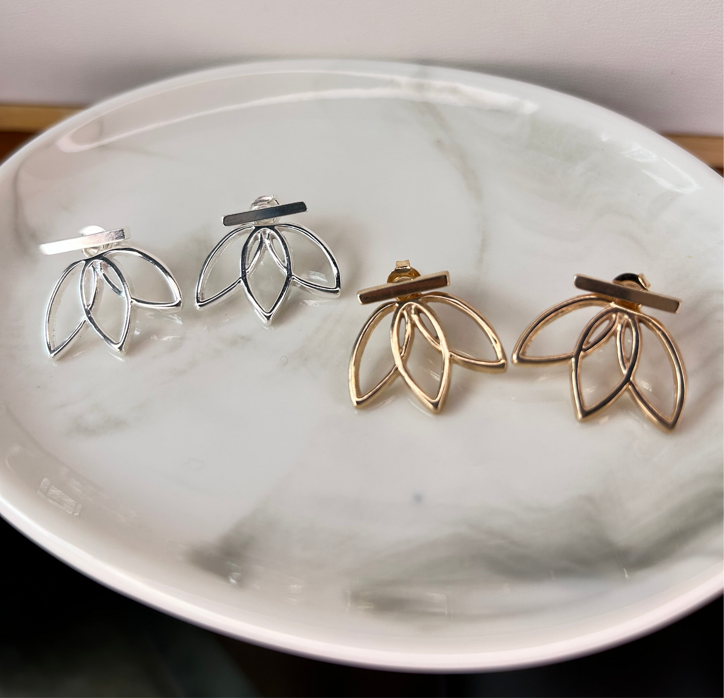 Aros Flor de Loto dorados