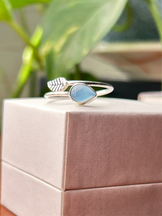 Anillo hojita semi ajustable