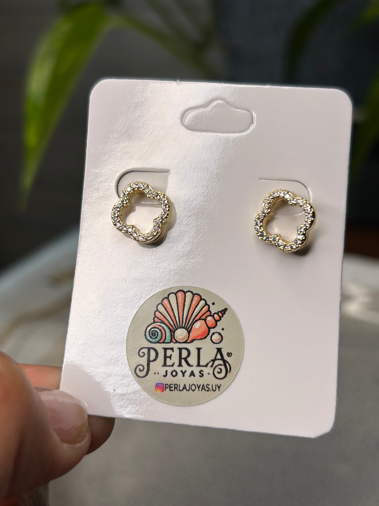 Caravanas flor calada dorada