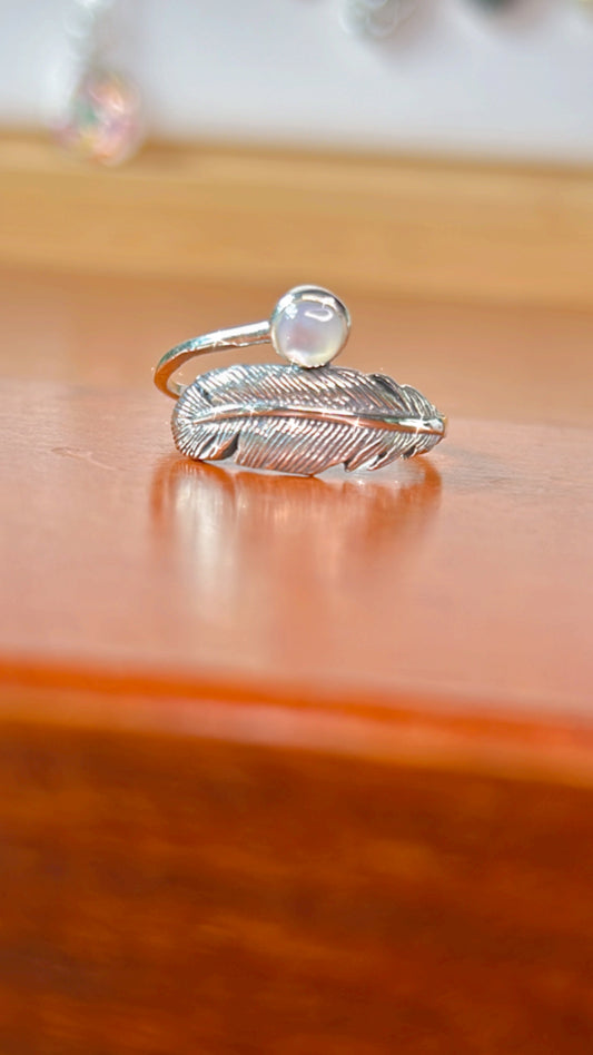 Anillo pluma y nácar