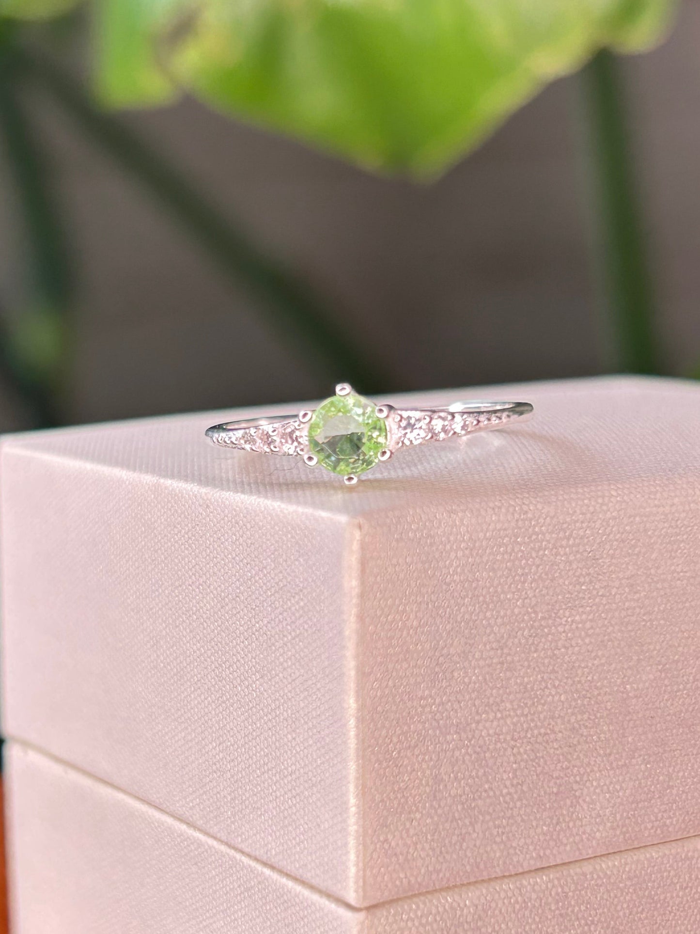 Anillo solitario verde