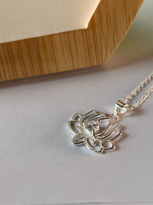 Dije flor de loto