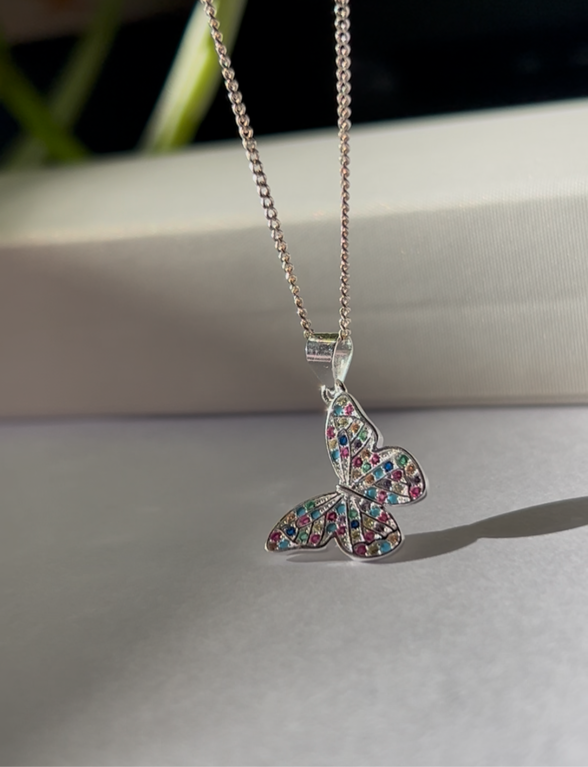 Dije mariposa multicolor