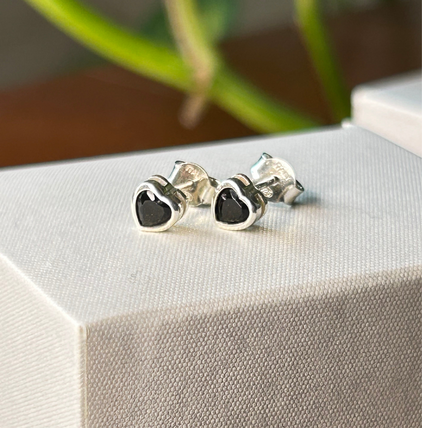 Caravanas corazón negro