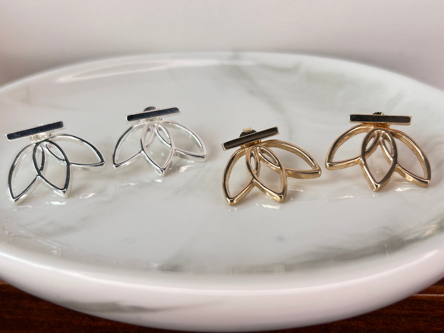 Aros Flor de Loto dorados