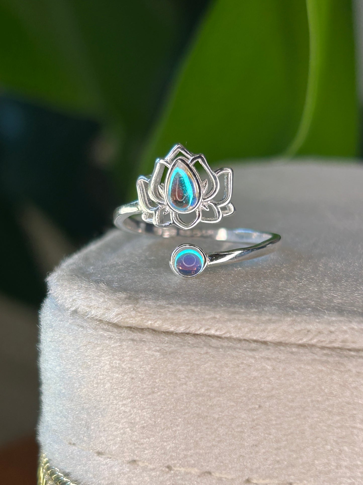 Anillo flor de loto