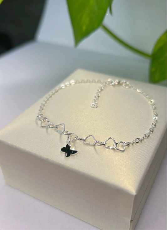 Pulsera mariposa y corazones