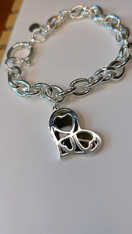 Pulsera con dije 3 corazones