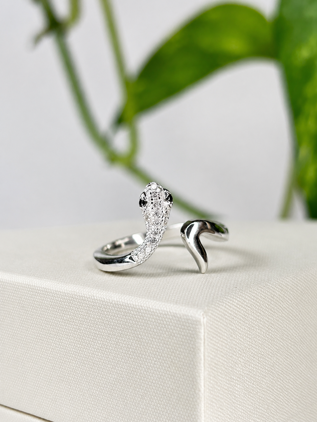 Anillo Snake Moon