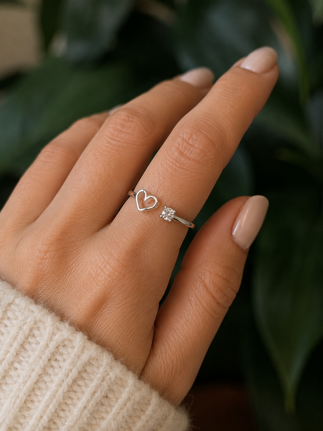 Anillo corazón y circonia