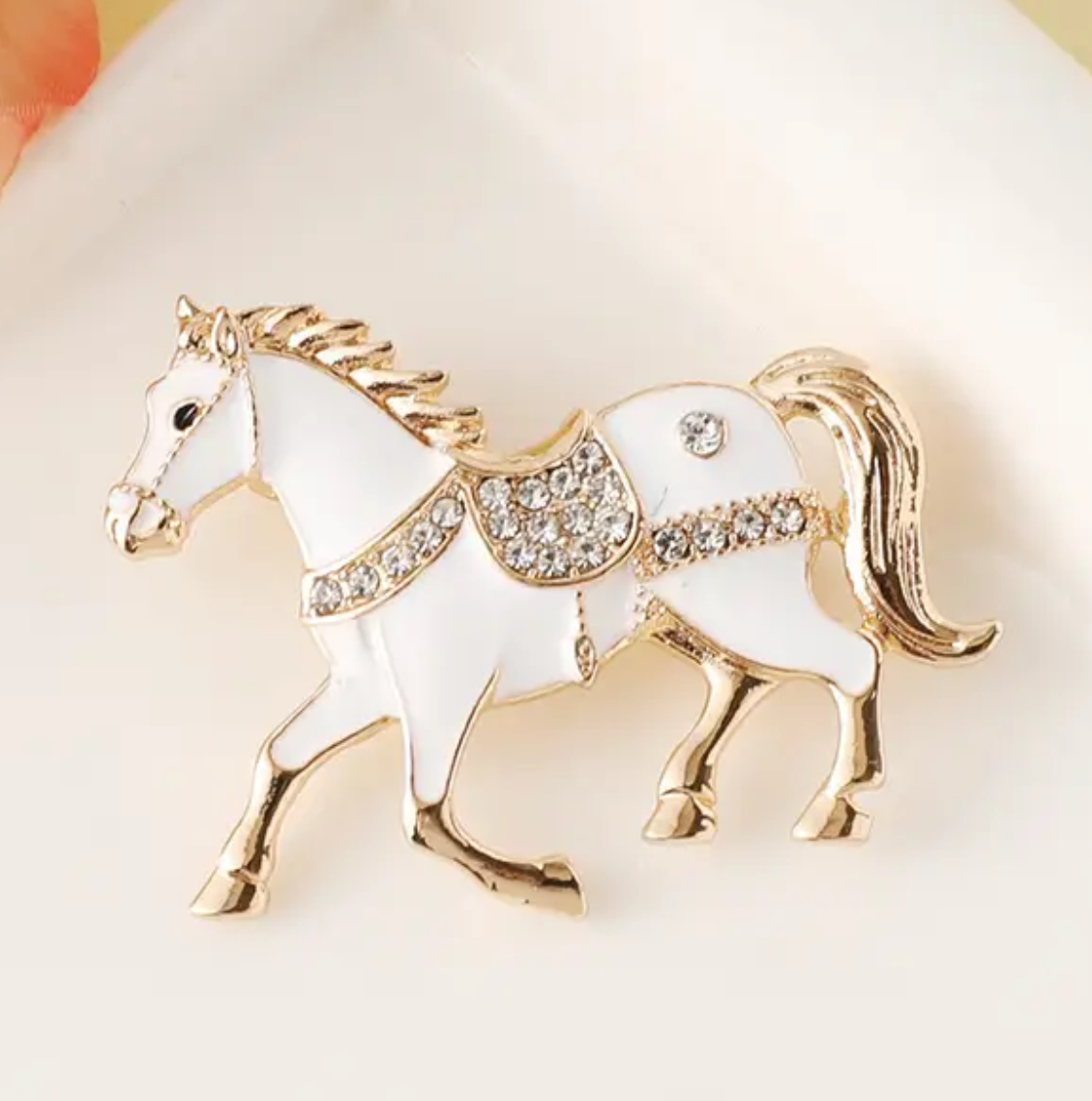 Prendedor Caballo White
