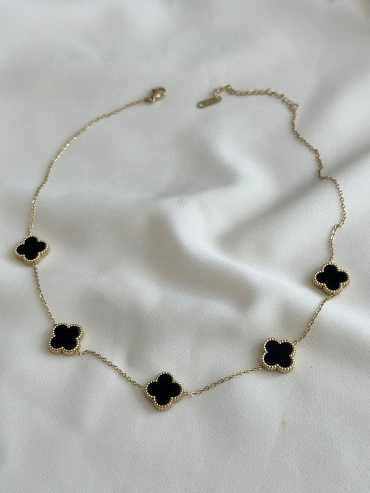 Collar flores negras VC